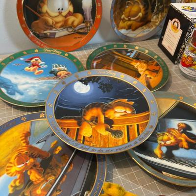 UNBELIEVABLE LOT OF GARFIELD! 