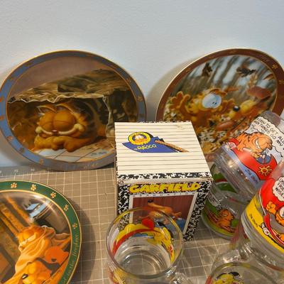 UNBELIEVABLE LOT OF GARFIELD! 