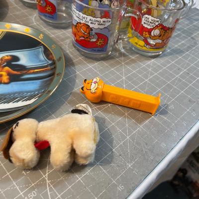 UNBELIEVABLE LOT OF GARFIELD! 