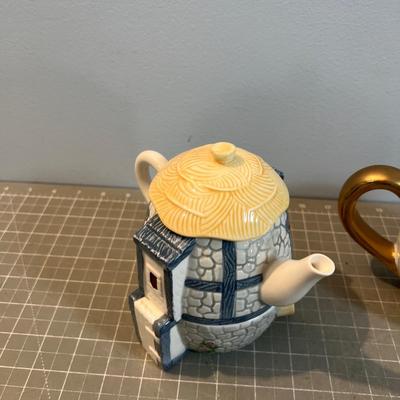 2 Tea Pots, Thomas Kincade 