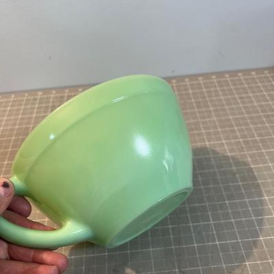 JADEITE Pouring Spouted Mixing Bowl