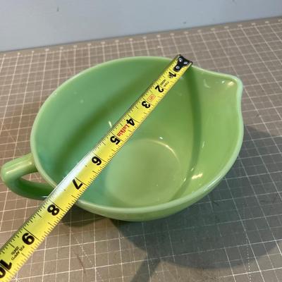 JADEITE Pouring Spouted Mixing Bowl
