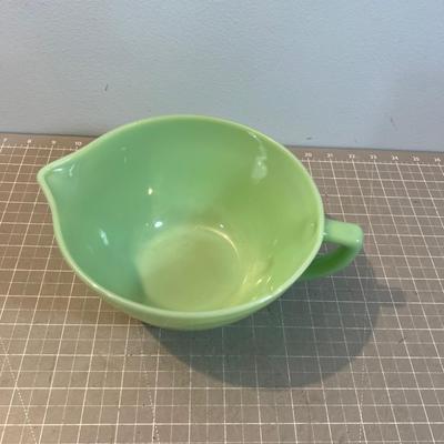 JADEITE Pouring Spouted Mixing Bowl
