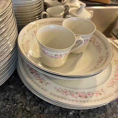 CHINA - Alexandria Pattern, by Diamond China. Service for 8