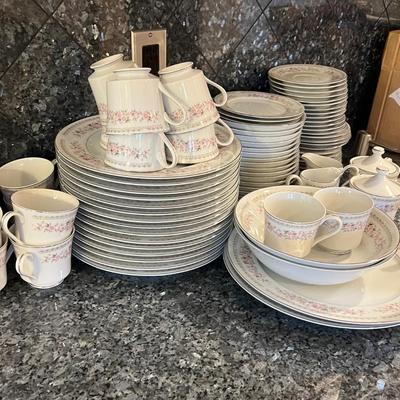 CHINA - Alexandria Pattern, by Diamond China. Service for 8