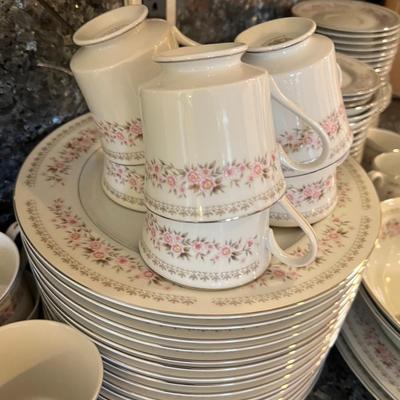 CHINA - Alexandria Pattern, by Diamond China. Service for 8