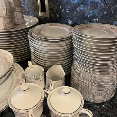 CHINA - Alexandria Pattern, by Diamond China. Service for 8