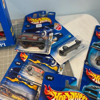 Excellent Garth! - 46 HOT WHEELS New in the Package ! From Early 2000