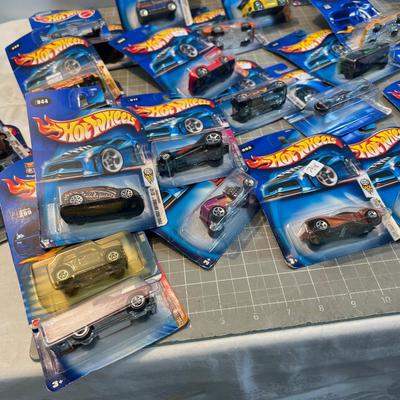 Excellent Garth! - 46 HOT WHEELS New in the Package ! From Early 2000