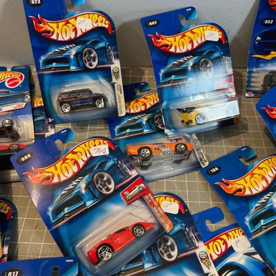 Excellent Garth! - 46 HOT WHEELS New in the Package ! From Early 2000