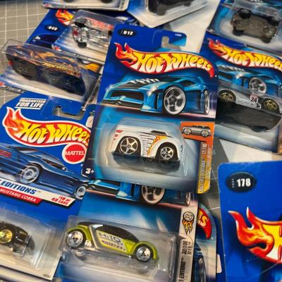 Excellent Garth! - 46 HOT WHEELS New in the Package ! From Early 2000