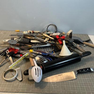Large Lot of Vintage Kitchen Utensils. 
