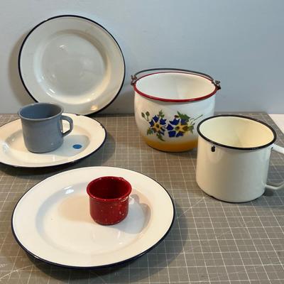 Enamel Ware, Several Pieces 