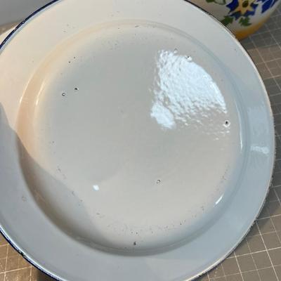 Enamel Ware, Several Pieces 