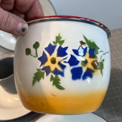 Enamel Ware, Several Pieces 