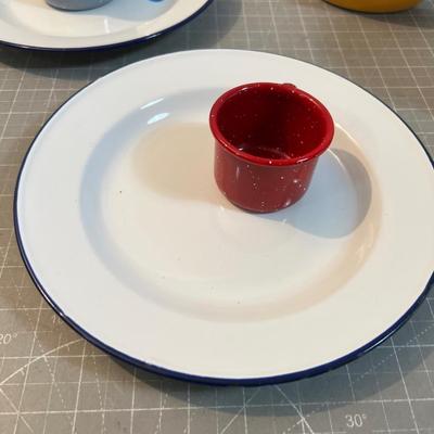 Enamel Ware, Several Pieces 