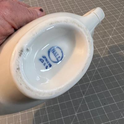 Hall Gravy Boat & Tiny Roaster 