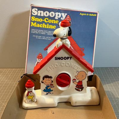 Snoopy Snow Cone Machine 