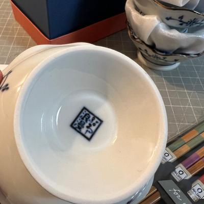 Lovely Rice Bowls with Chop Sticks NEW never Used. 