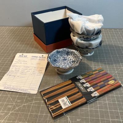 Lovely Rice Bowls with Chop Sticks NEW never Used. 