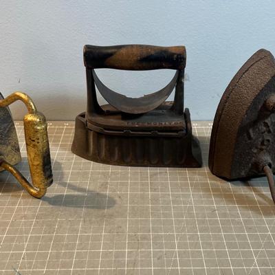 SAD Iron Collection, ANTIQUE Cast Iron Irons. 
