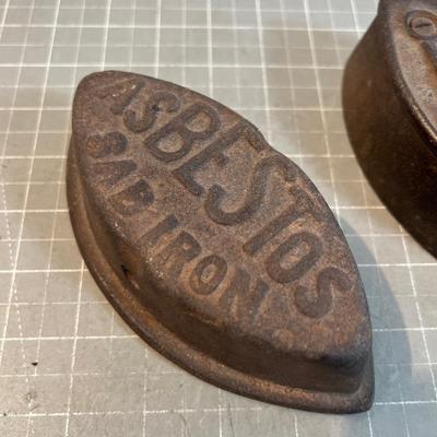 2 Antique Irons, Iron 