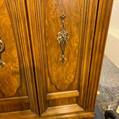 Lovely Clean Gentleman's Dresser