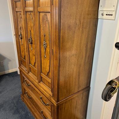 Lovely Clean Gentleman's Dresser