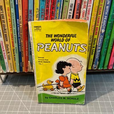 Large Lot of PEANUTS Books