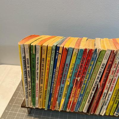 Large Lot of PEANUTS Books