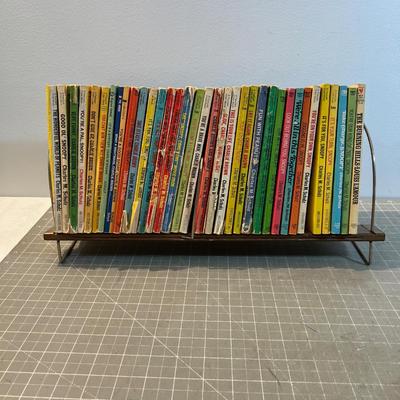 Large Lot of PEANUTS Books