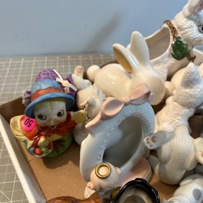 Super Lot of Ceramic Figurines for the 60's and 70' 