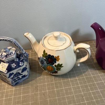 Tea Pots Lot (4) 