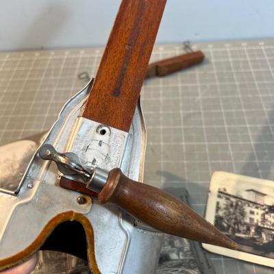 Vintage STEREO Viewer with a couple of Cards