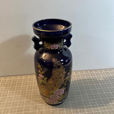 LOVELY Peacock Vase, pretty!