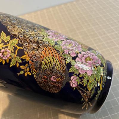 LOVELY Peacock Vase, pretty!