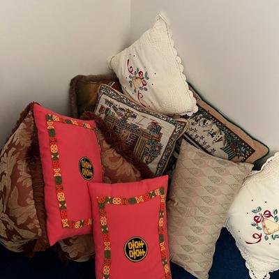 Basement: - Throw Pillow Lot