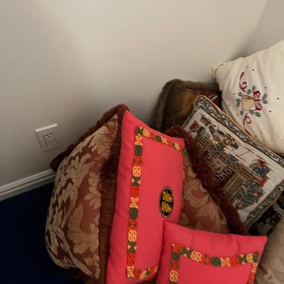 Basement: - Throw Pillow Lot