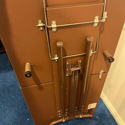 Basement: Portable Sewing Machine Table