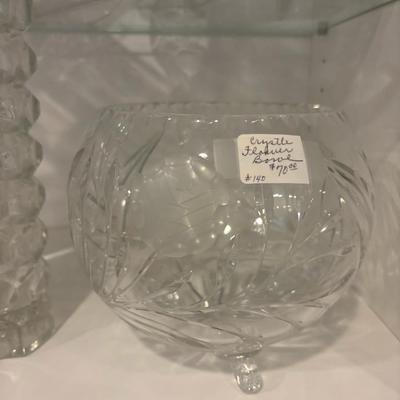 Basement: 2 Shelves Ribbon Edge Plus Extra Crystal 