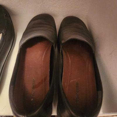 Black and Brown Slip on Naturalizer Shoes