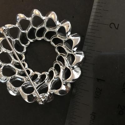 Vintage Sarah Coventry brushed silver toned brooch excellent condition