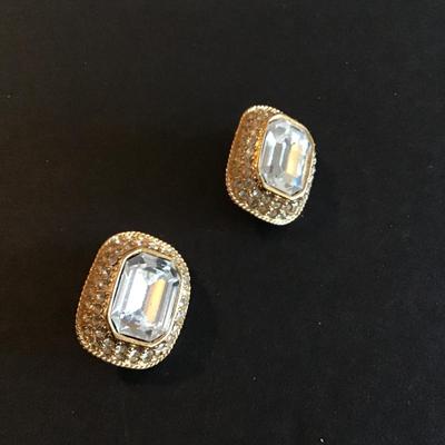 Beautiful Gold Tone Fashion earrings