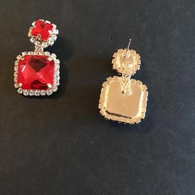 Beautiful red crystal and Rhinestone drop earrings