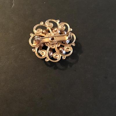 Beautiful Vintage Gold Tone Brooch with emerald green and clear rhinestones