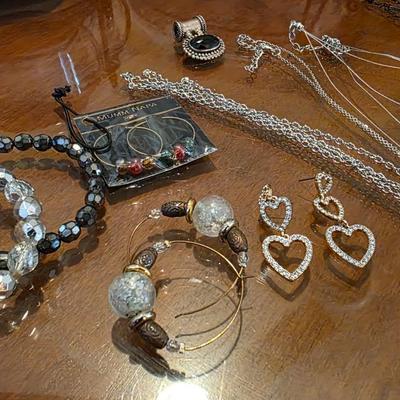 Costume Jewelry Bundle Lot (Necklaces, Earrings, Bracelets) – Rhinestone & Beaded Mix