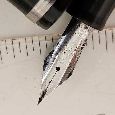 Sale Photo Thumbnail #302: This lot is for a Vintage Esterbrook Fountain Pen - #2.  In good condition.  Founded in 1858 by Richard Esterbrook in New Jersey, the Esterbrook Pen Company became the largest U.S. pen manufacturer, famous for durable, affordable fountain pens with interc