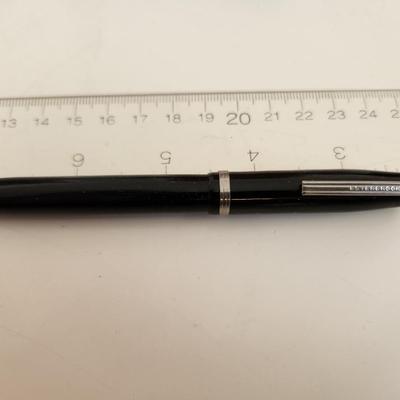 Sale Photo Thumbnail #298: This lot is for a Vintage Esterbrook Fountain Pen - #2.  In good condition.  Founded in 1858 by Richard Esterbrook in New Jersey, the Esterbrook Pen Company became the largest U.S. pen manufacturer, famous for durable, affordable fountain pens with interc