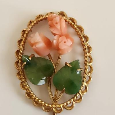 Sale Photo Thumbnail #318: This lot is for two items of Vintage Jade Jewelry.  The first item is a stick pin made with jade leaves and pink stone roses on a metal goldtoned holder. The other item is a horn-shaped jade pendant.  Either would look great worn as a fashion statement.