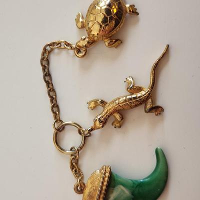 Sale Photo Thumbnail #325: This lot is for an unusual Jewelry Whatsit.  This grouping of interesting items include a Jade (?) Stone Crab Claw, a Turtle and a Salamander all chained and hooked together. Nice dangley jewel for any fashionista. Or for any other purpose one might devis